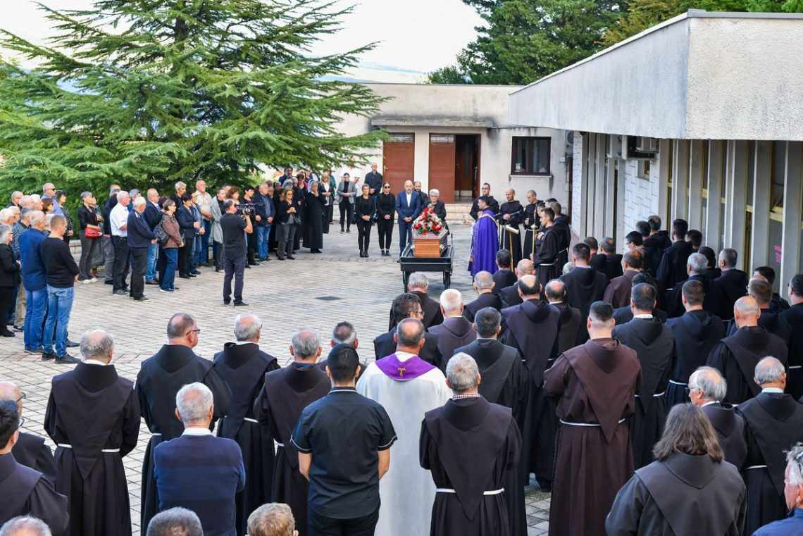 Sprovod fra Mile Marovica 22-003-1140x761